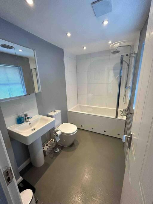 Home In Southsea With Hot Tub, Close To The Sea 朴次茅斯 外观 照片