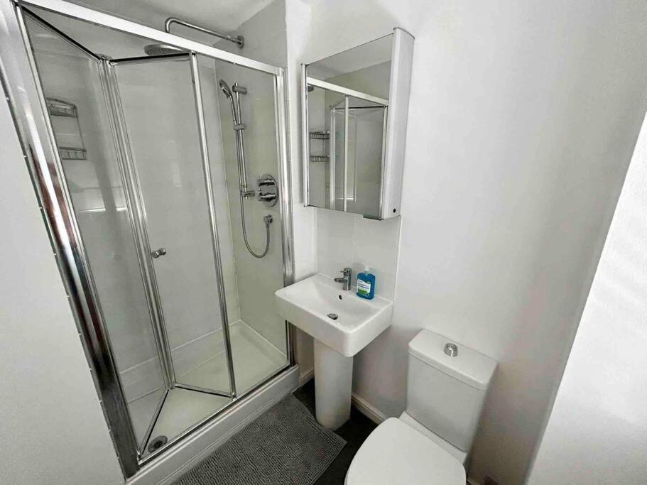 Home In Southsea With Hot Tub, Close To The Sea 朴次茅斯 外观 照片