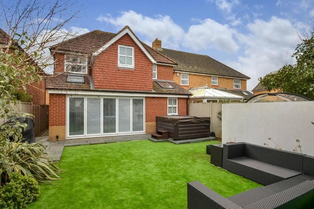 Home In Southsea With Hot Tub, Close To The Sea 朴次茅斯 外观 照片